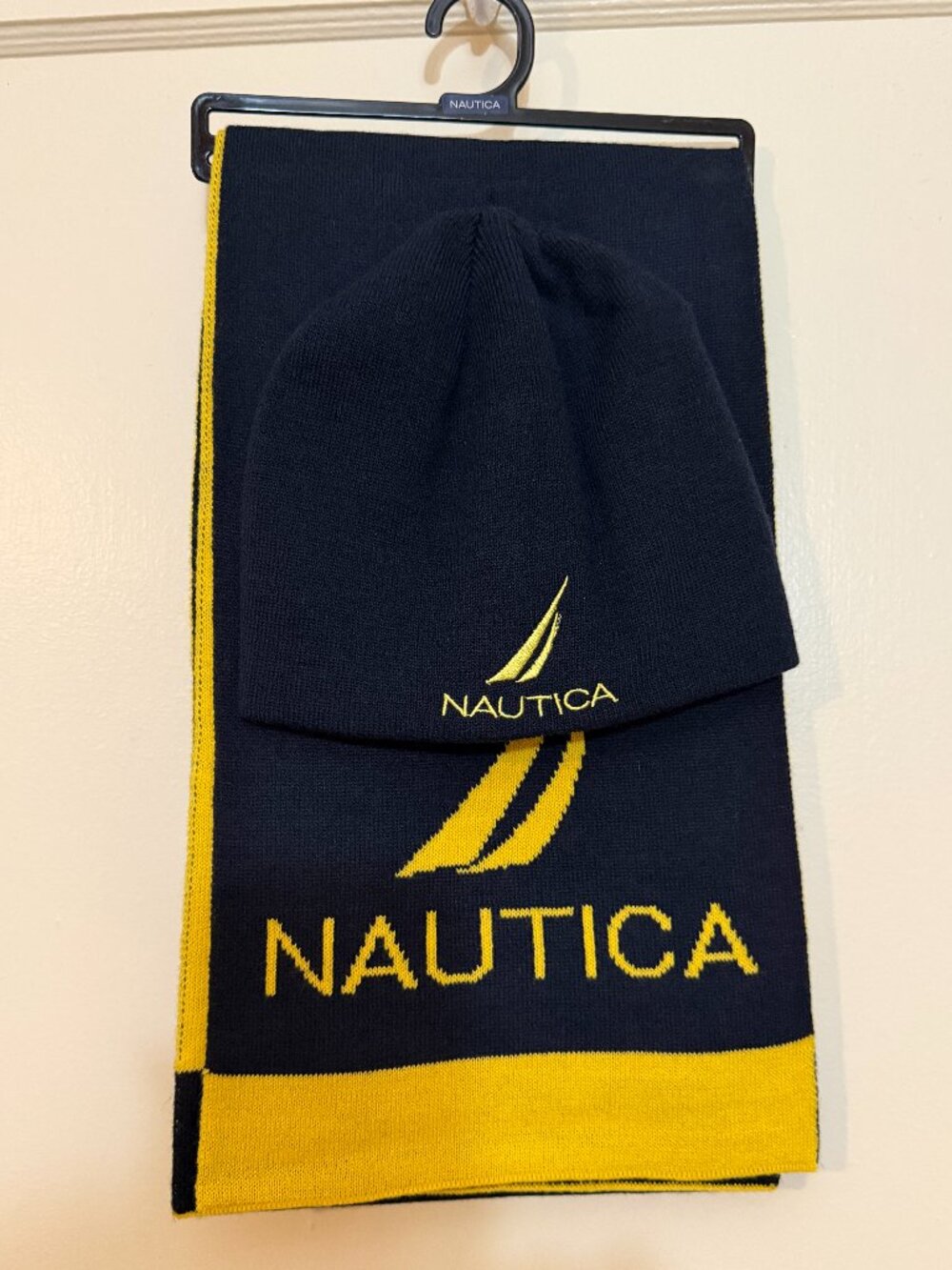 Nautica Men’s Hat & Scarf Set Navy Yellow Logo One Size, New on hanger